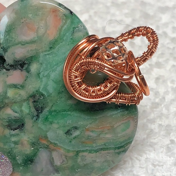 Pretty wire wrapped green heart stone - Picture 8 of 14